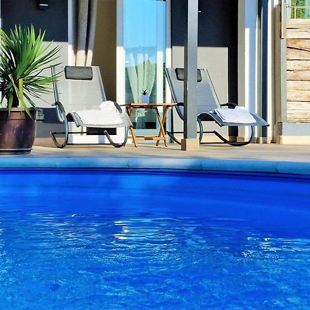 Holiday House Boost With Heated Pool Klis Eksteriør bilde