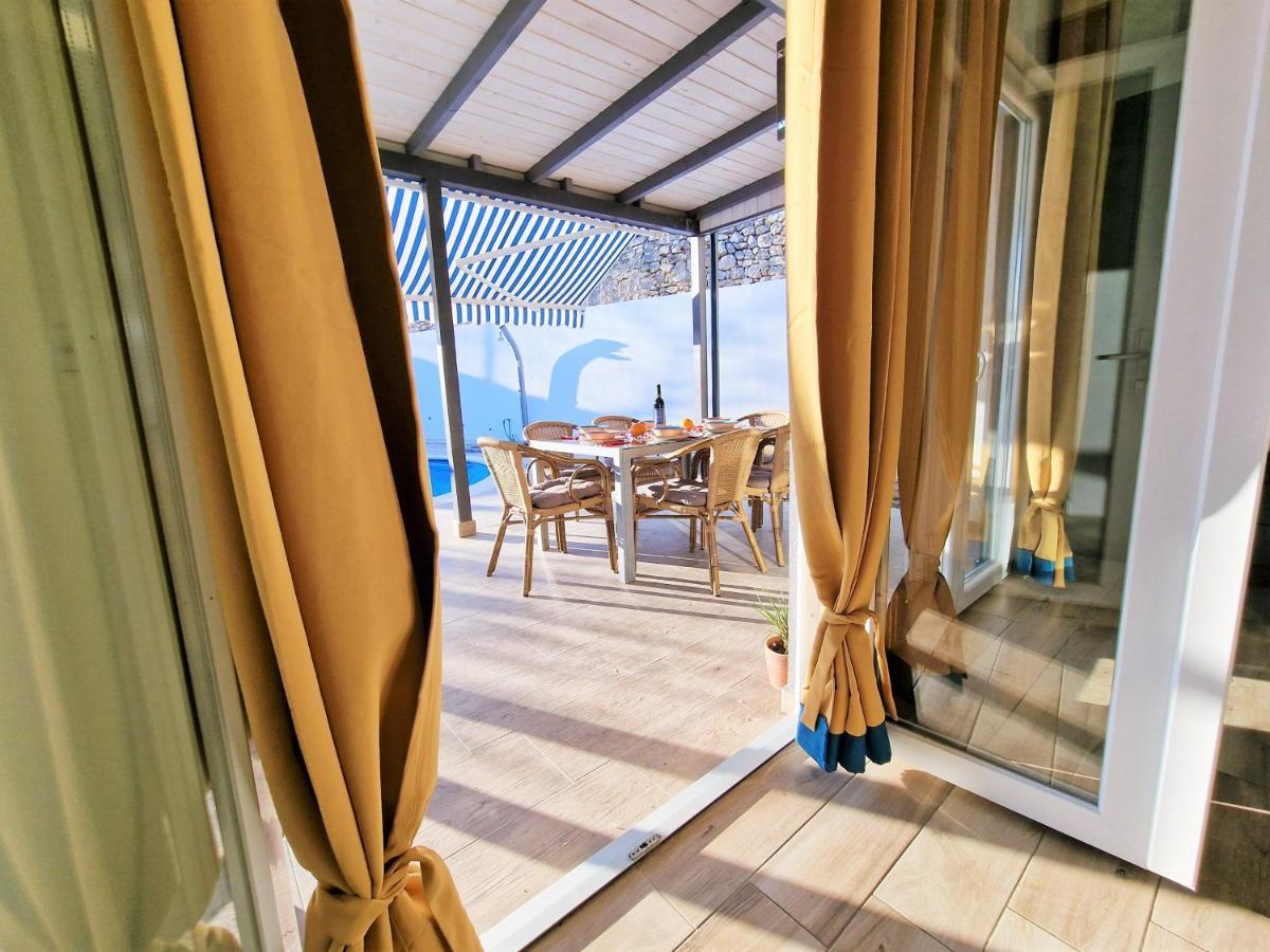 Holiday House Boost With Heated Pool Klis Eksteriør bilde