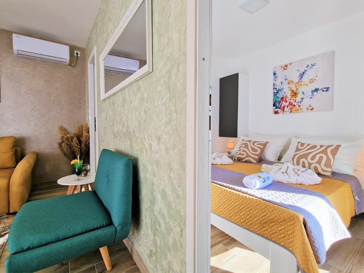 Holiday House Boost With Heated Pool Klis Eksteriør bilde