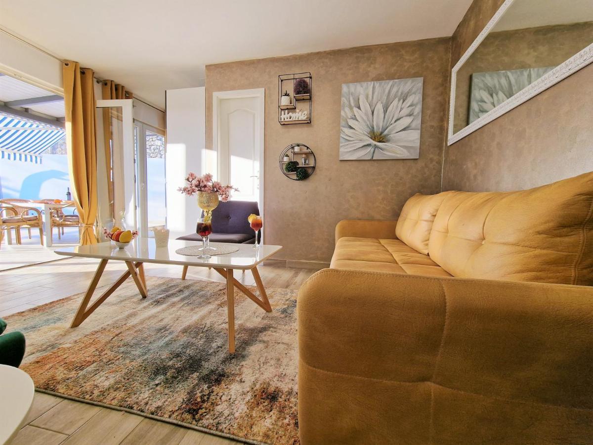 Holiday House Boost With Heated Pool Klis Eksteriør bilde