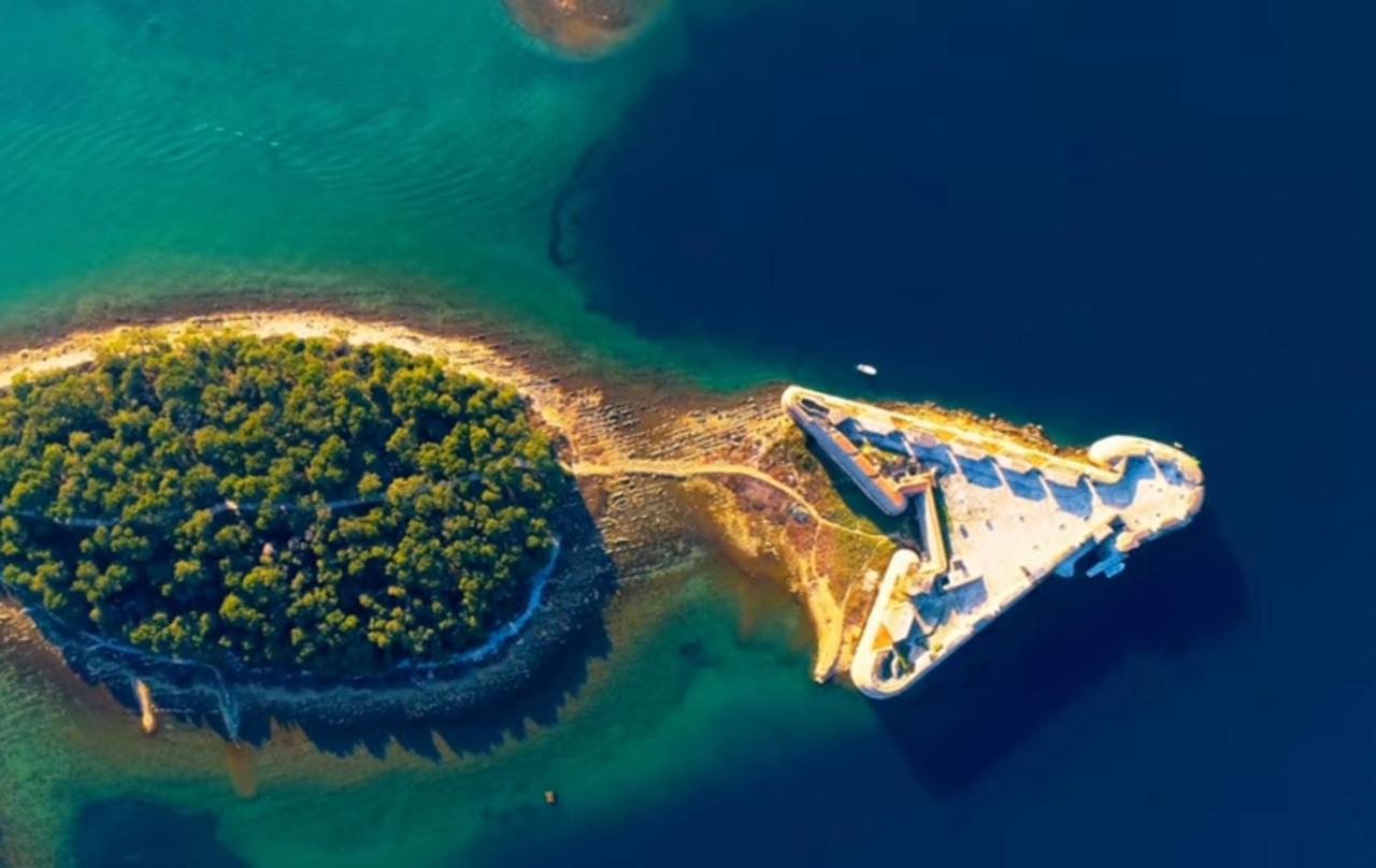 Holiday House Boost With Heated Pool Klis Eksteriør bilde