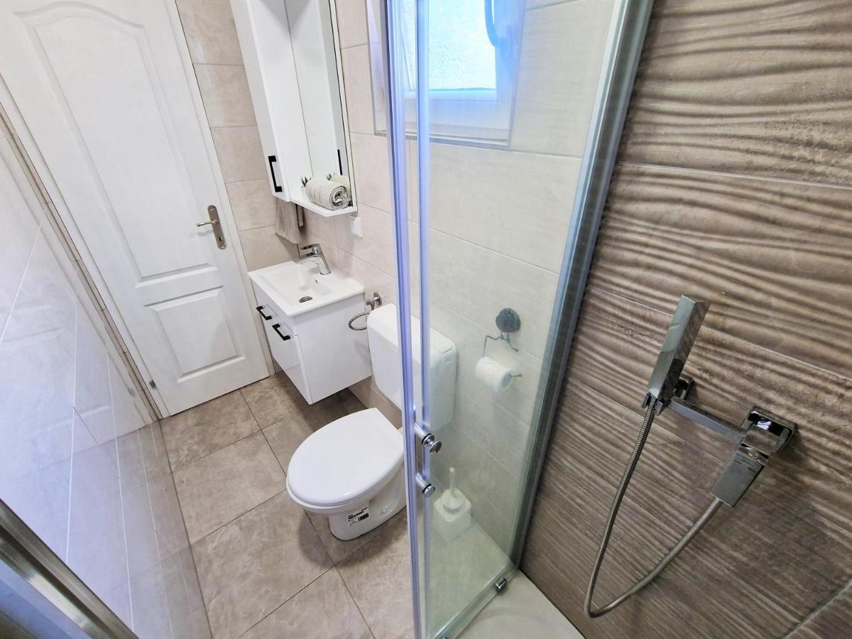 Holiday House Boost With Heated Pool Klis Eksteriør bilde