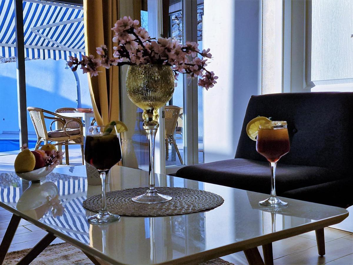 Holiday House Boost With Heated Pool Klis Eksteriør bilde
