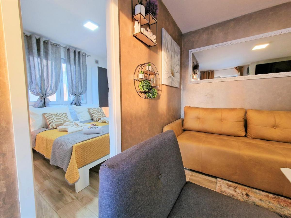 Holiday House Boost With Heated Pool Klis Eksteriør bilde