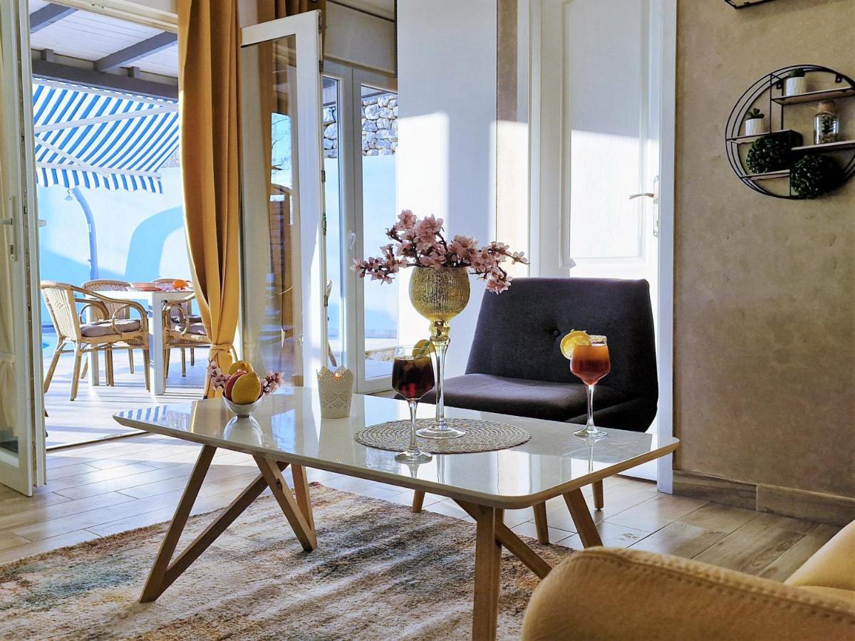 Holiday House Boost With Heated Pool Klis Eksteriør bilde