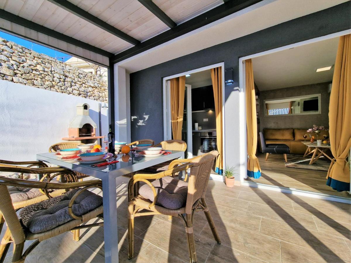 Holiday House Boost With Heated Pool Klis Eksteriør bilde