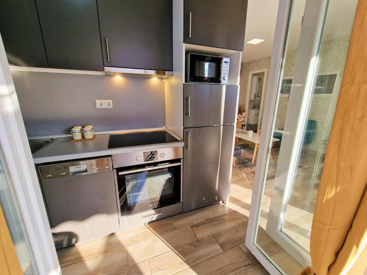 Holiday House Boost With Heated Pool Klis Eksteriør bilde