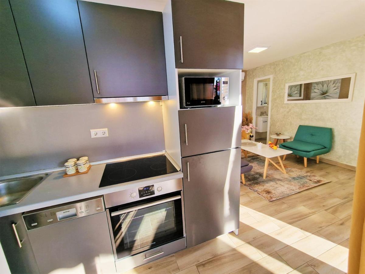 Holiday House Boost With Heated Pool Klis Eksteriør bilde