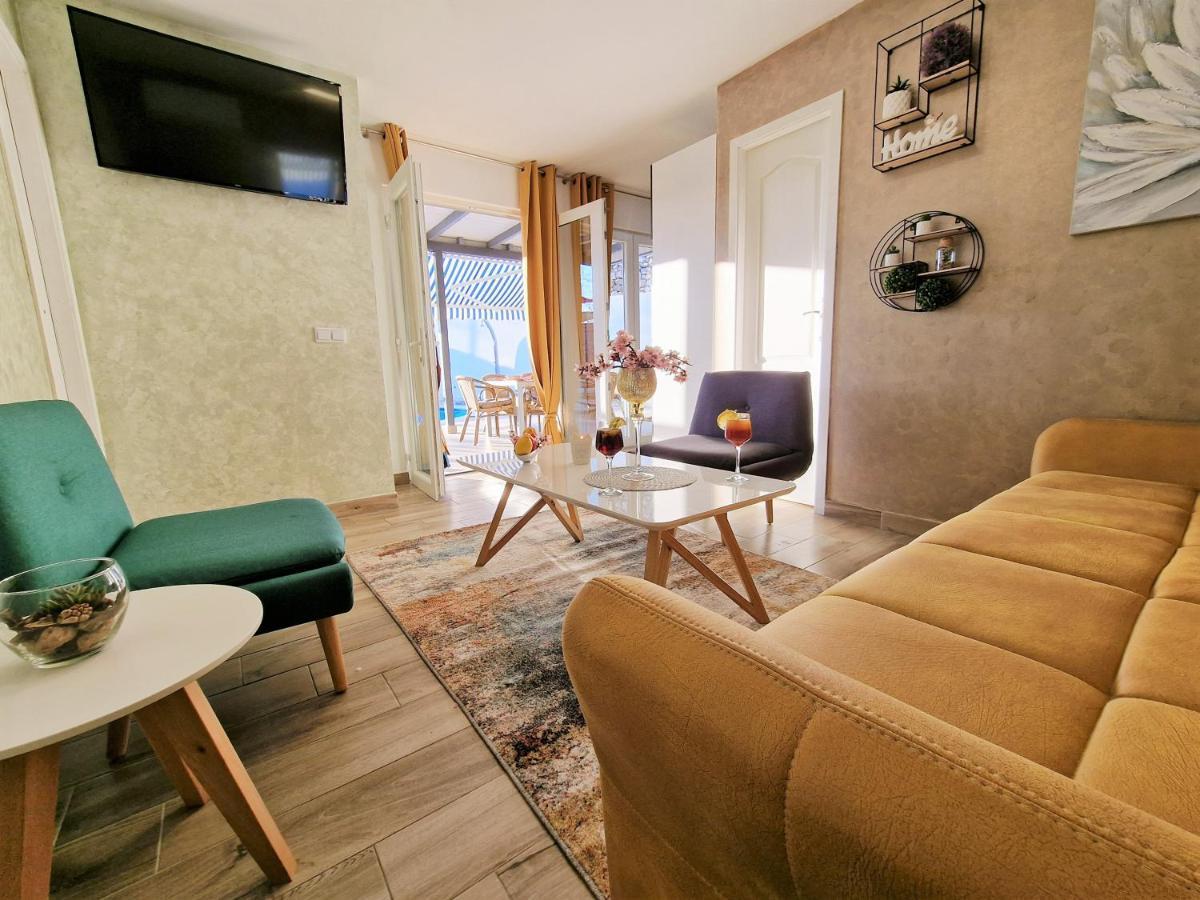 Holiday House Boost With Heated Pool Klis Eksteriør bilde
