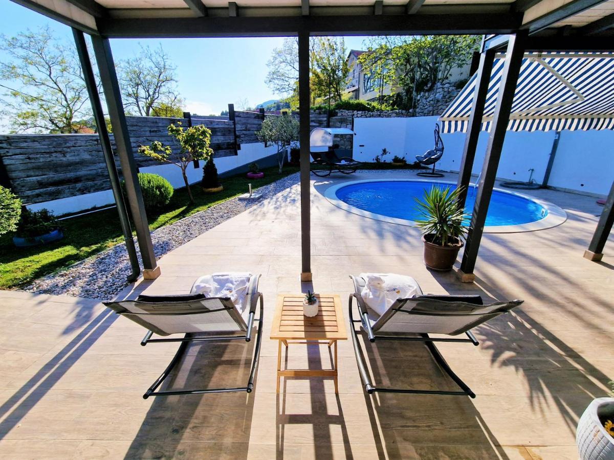 Holiday House Boost With Heated Pool Klis Eksteriør bilde