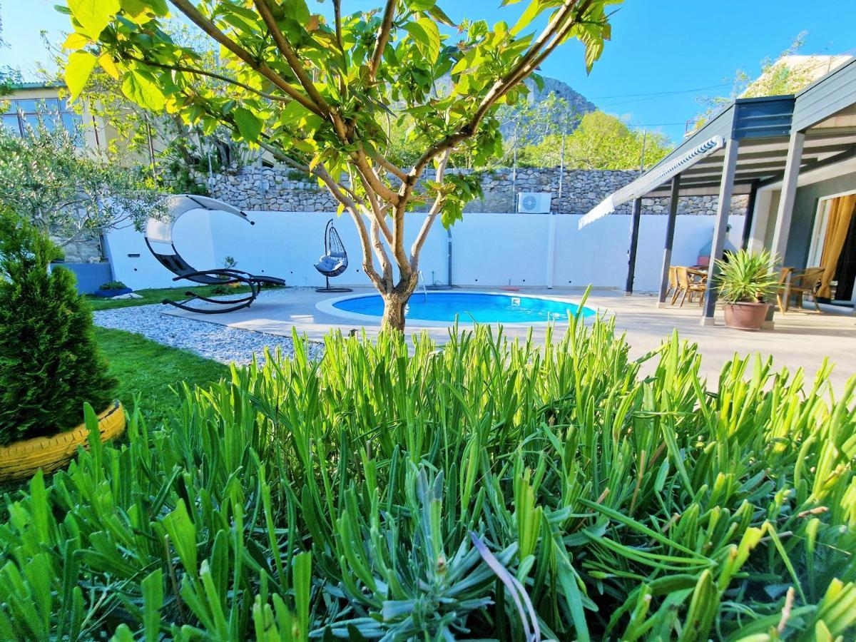 Holiday House Boost With Heated Pool Klis Eksteriør bilde