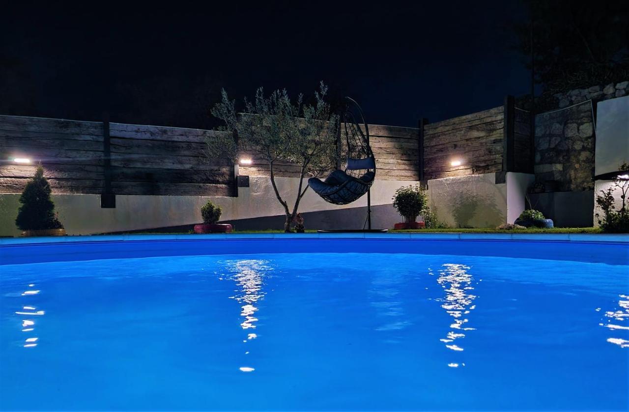 Holiday House Boost With Heated Pool Klis Eksteriør bilde