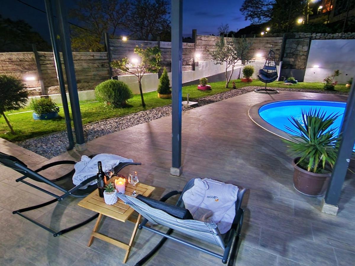 Holiday House Boost With Heated Pool Klis Eksteriør bilde