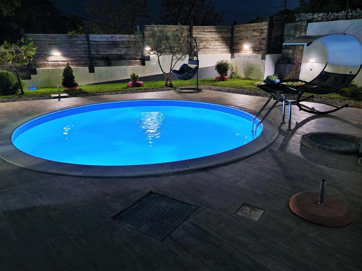 Holiday House Boost With Heated Pool Klis Eksteriør bilde